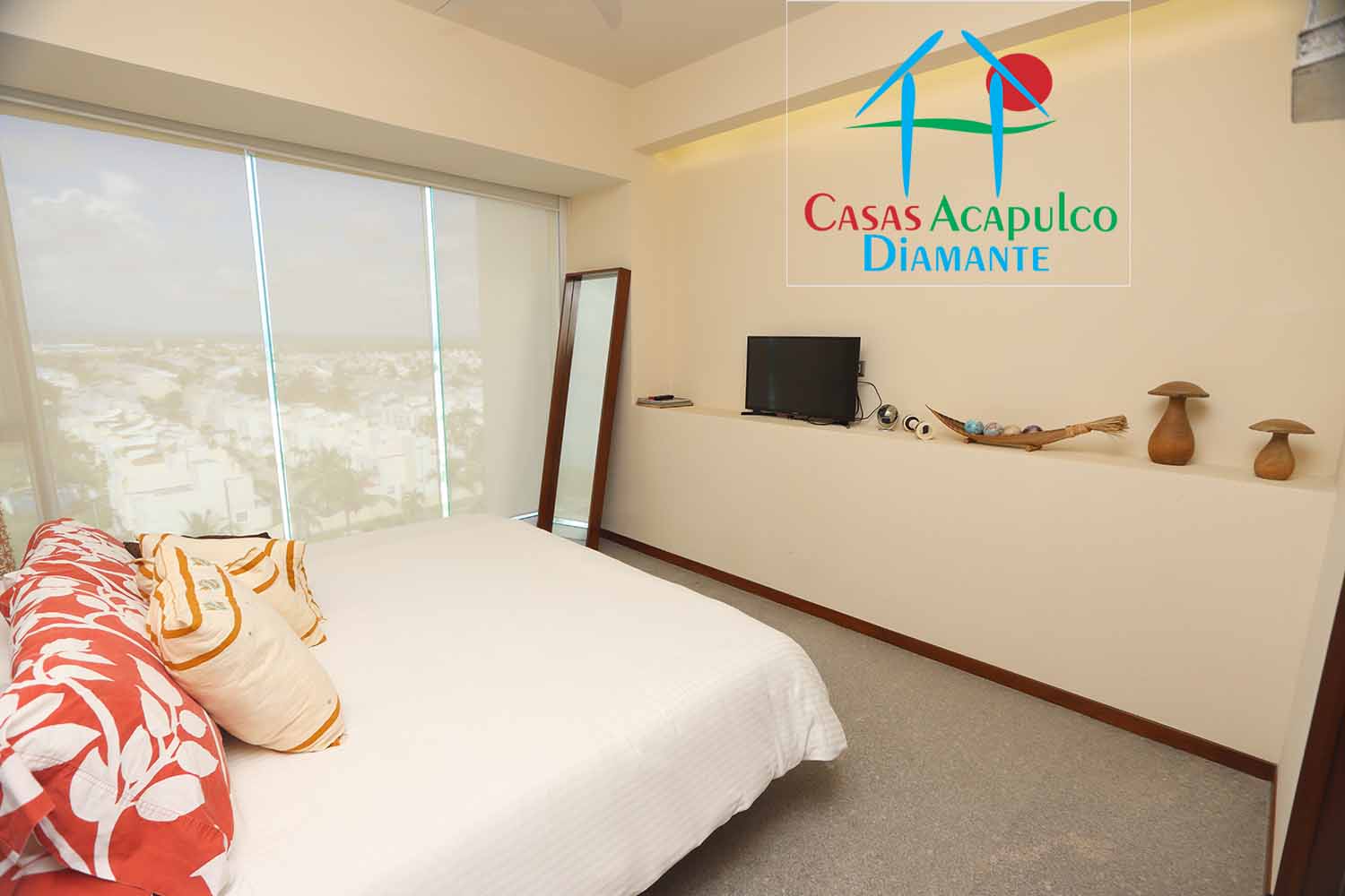 Ocean Front 604 - Recámara uno antes de Otis 2